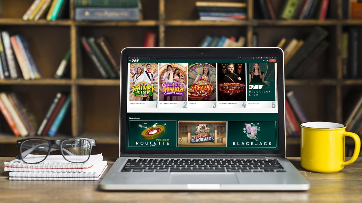 Sülearvuti ekraanil on avatud Paf live-kasiino sektsioon